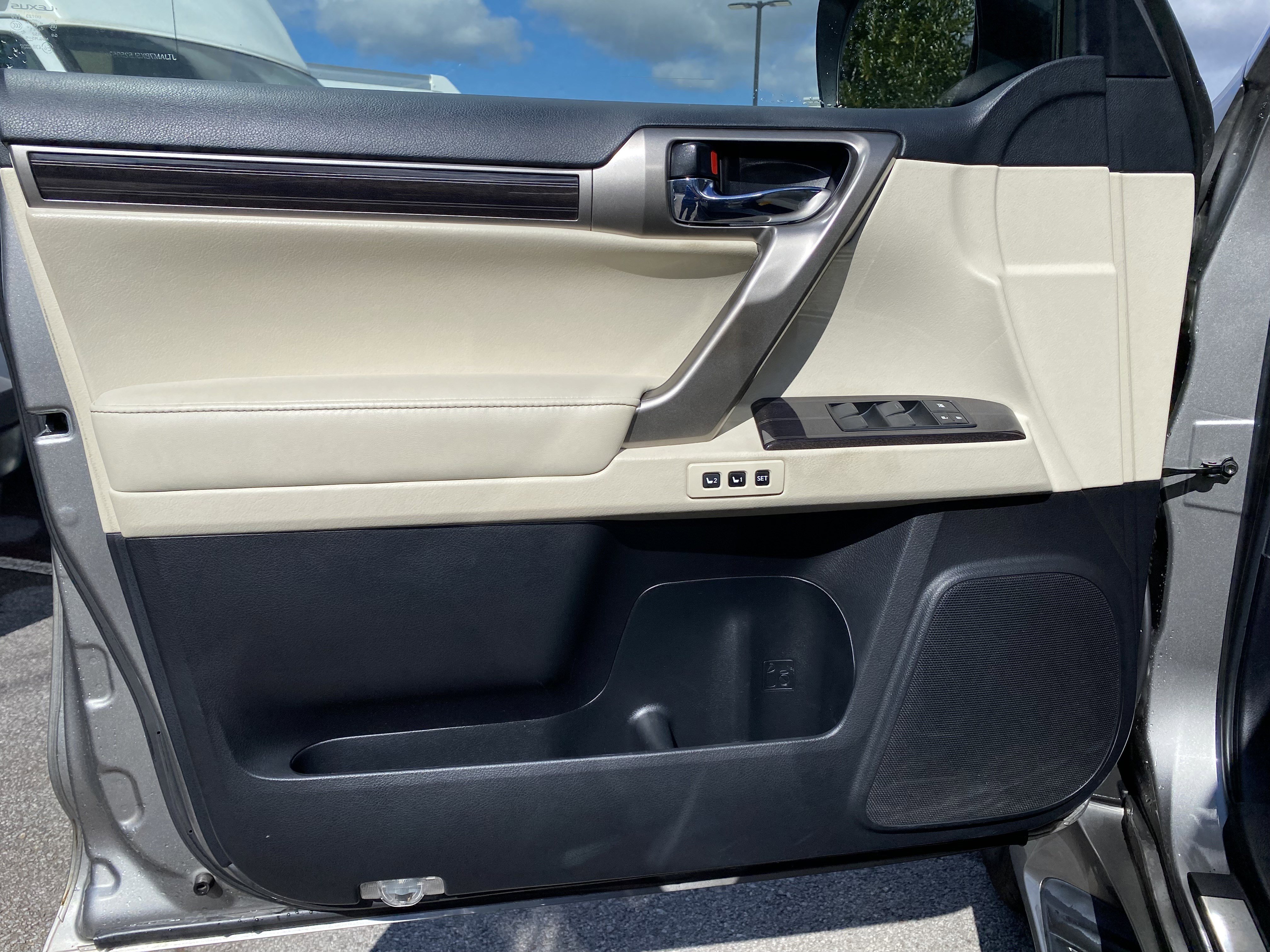 Used 2020 Lexus GX 460 Premium w/ Premium Package image 15