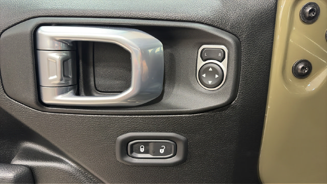 Used 2025 Jeep Wrangler Unlimited Sport AWD/4WD image 32