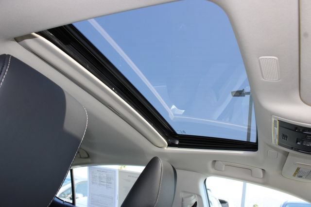 Certified 2024 Lexus ES 350 w/ Premium Package FWD image 6