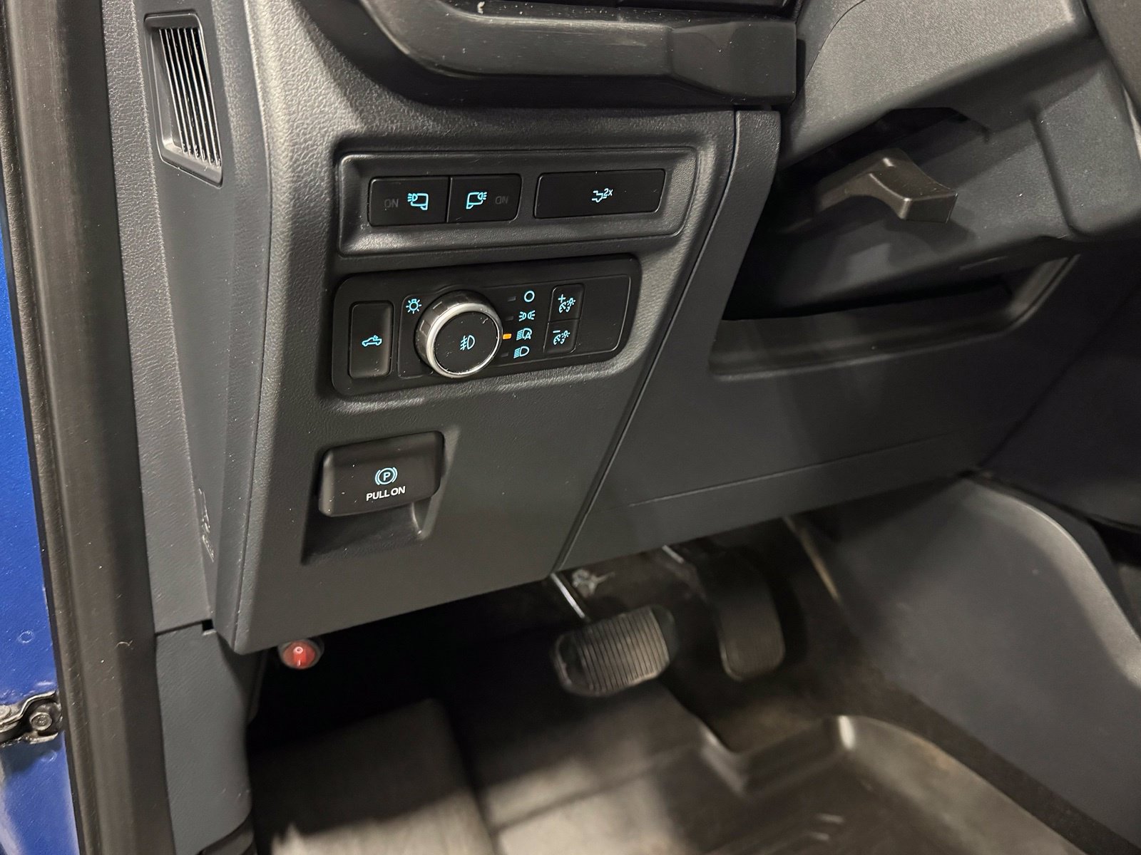 Used 2022 Ford F150 XLT w/ Equipment Group 302A High AWD/4WD image 19