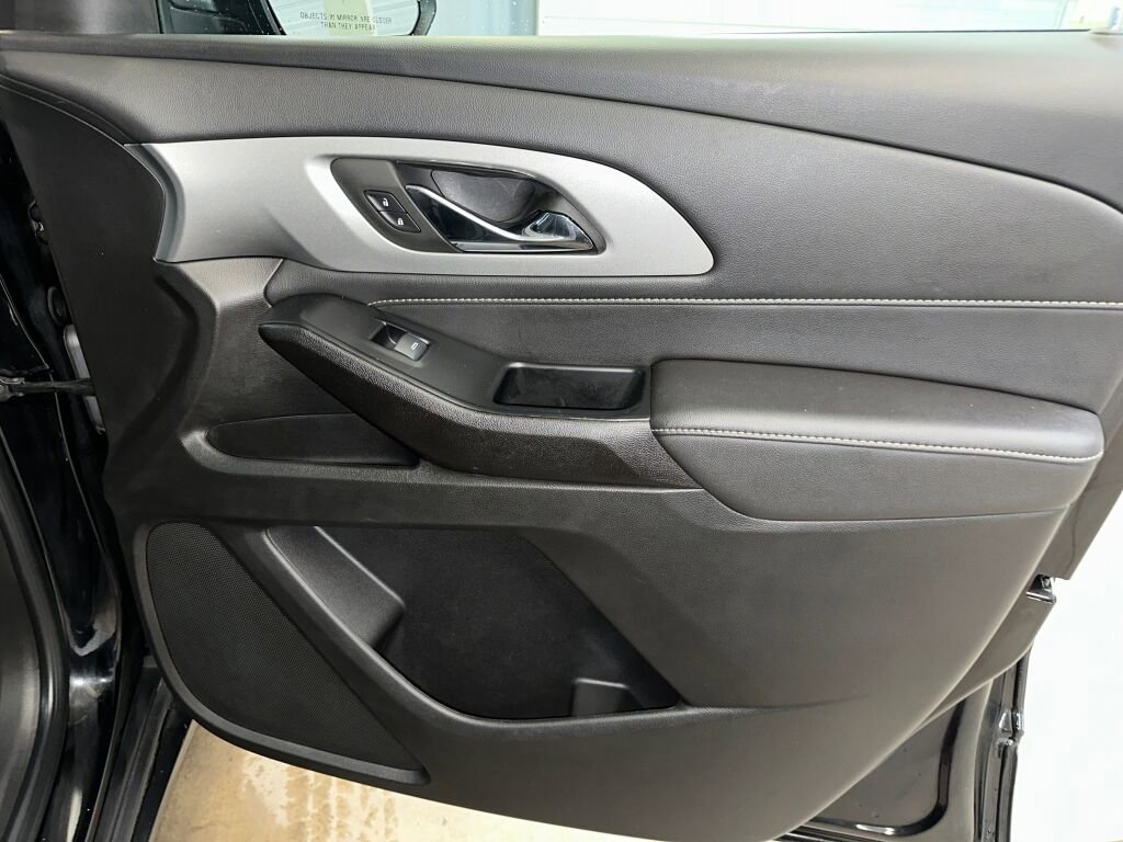 Certified 2023 Chevrolet Traverse LT w/ LPO, Floor Liner Package image 33