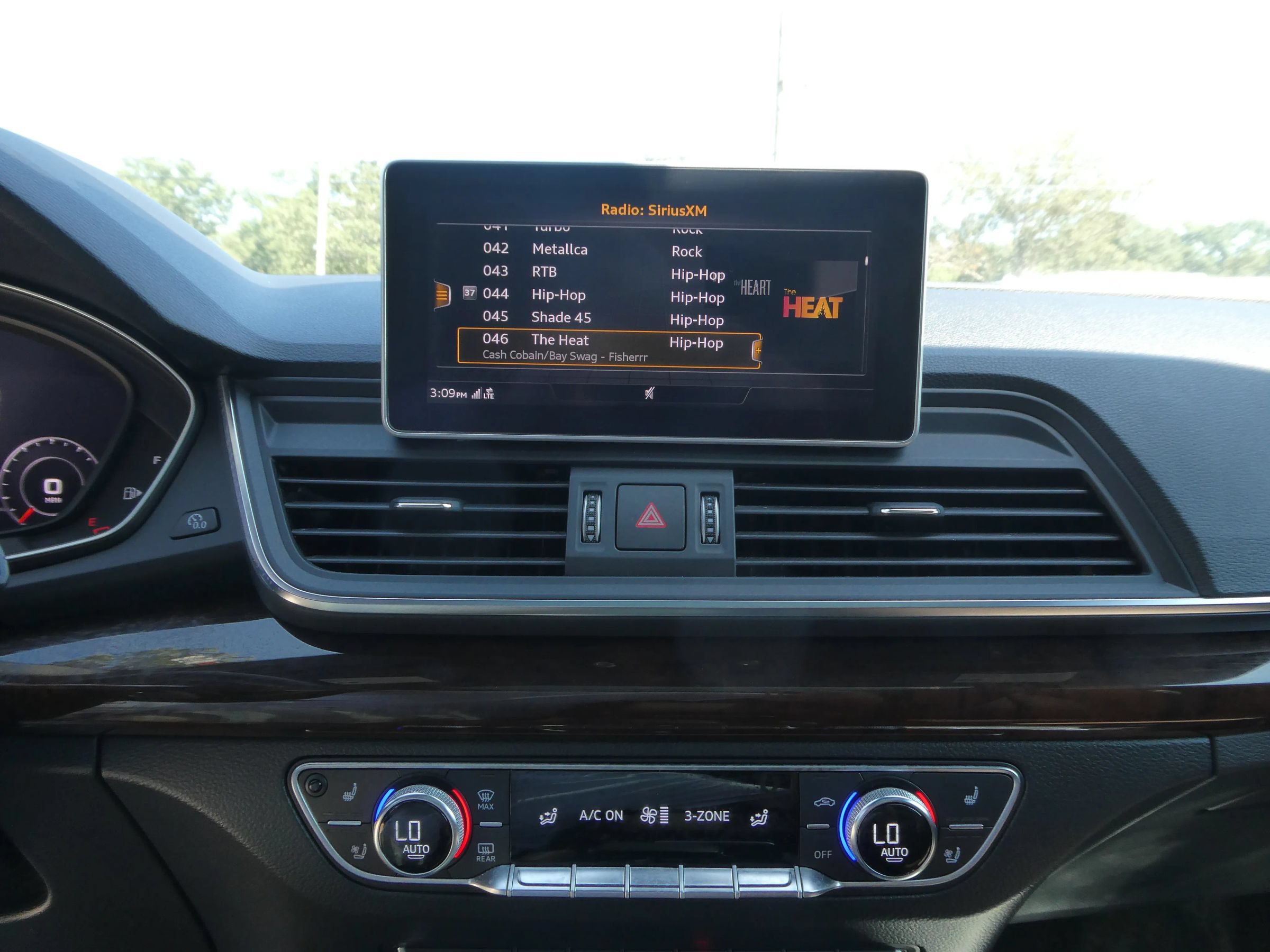 Used 2020 Audi Q5 2.0T Premium Plus w/ Premium Plus Package AWD/4WD image 22