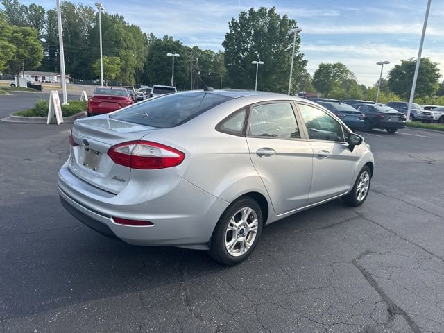 Used 2015 Ford Fiesta SE FWD image 4