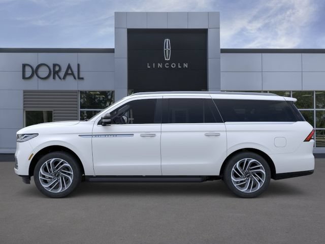 New 2026 Lincoln Navigator L Premier AWD/4WD image 3