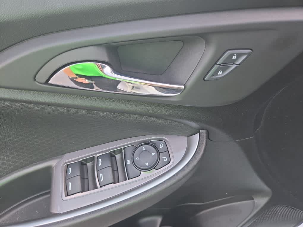 New 2025 Chevrolet Malibu LT FWD image 12