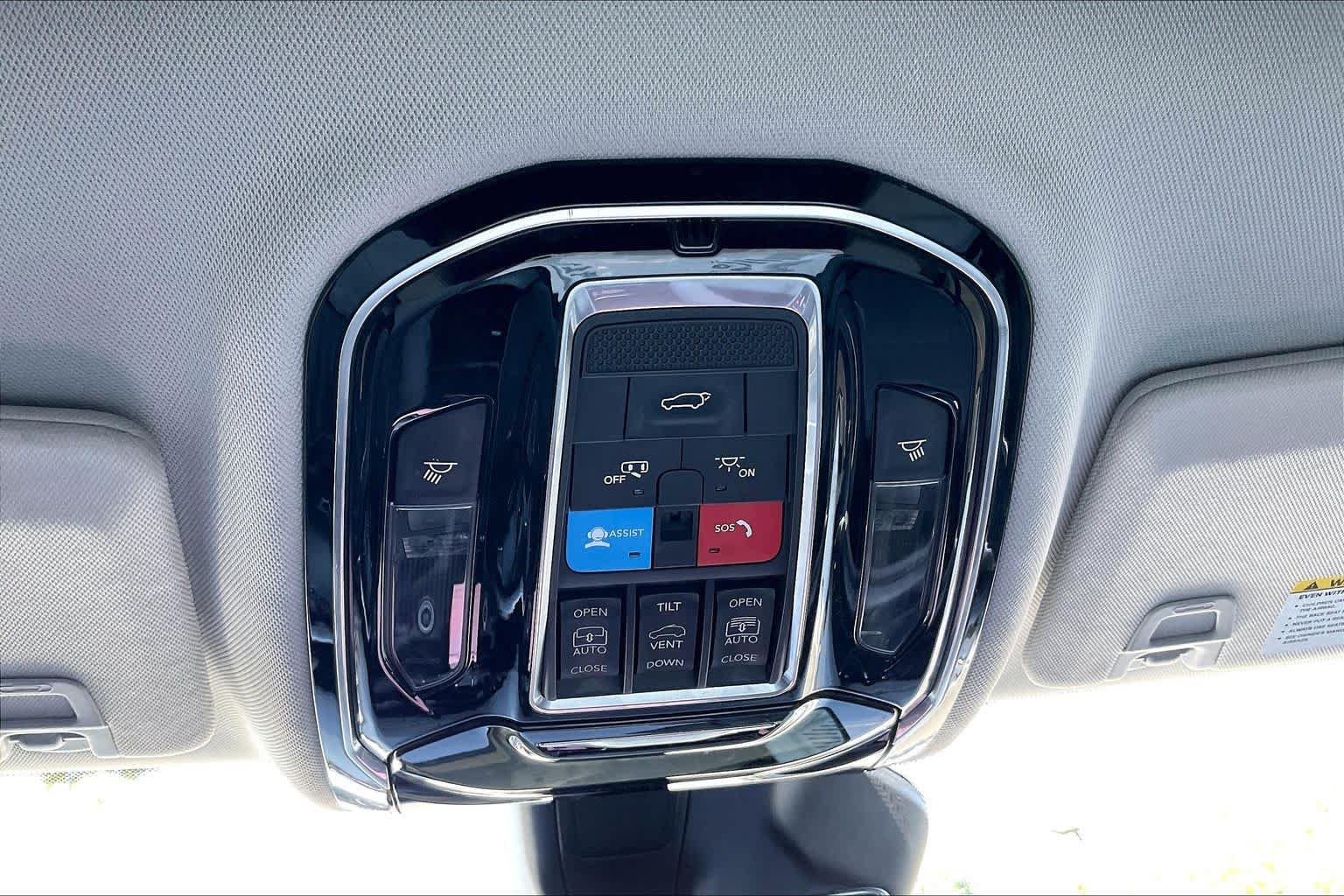 Used 2022 Jeep Grand Cherokee L Overland w/ Luxury Tech Group IV AWD/4WD image 31