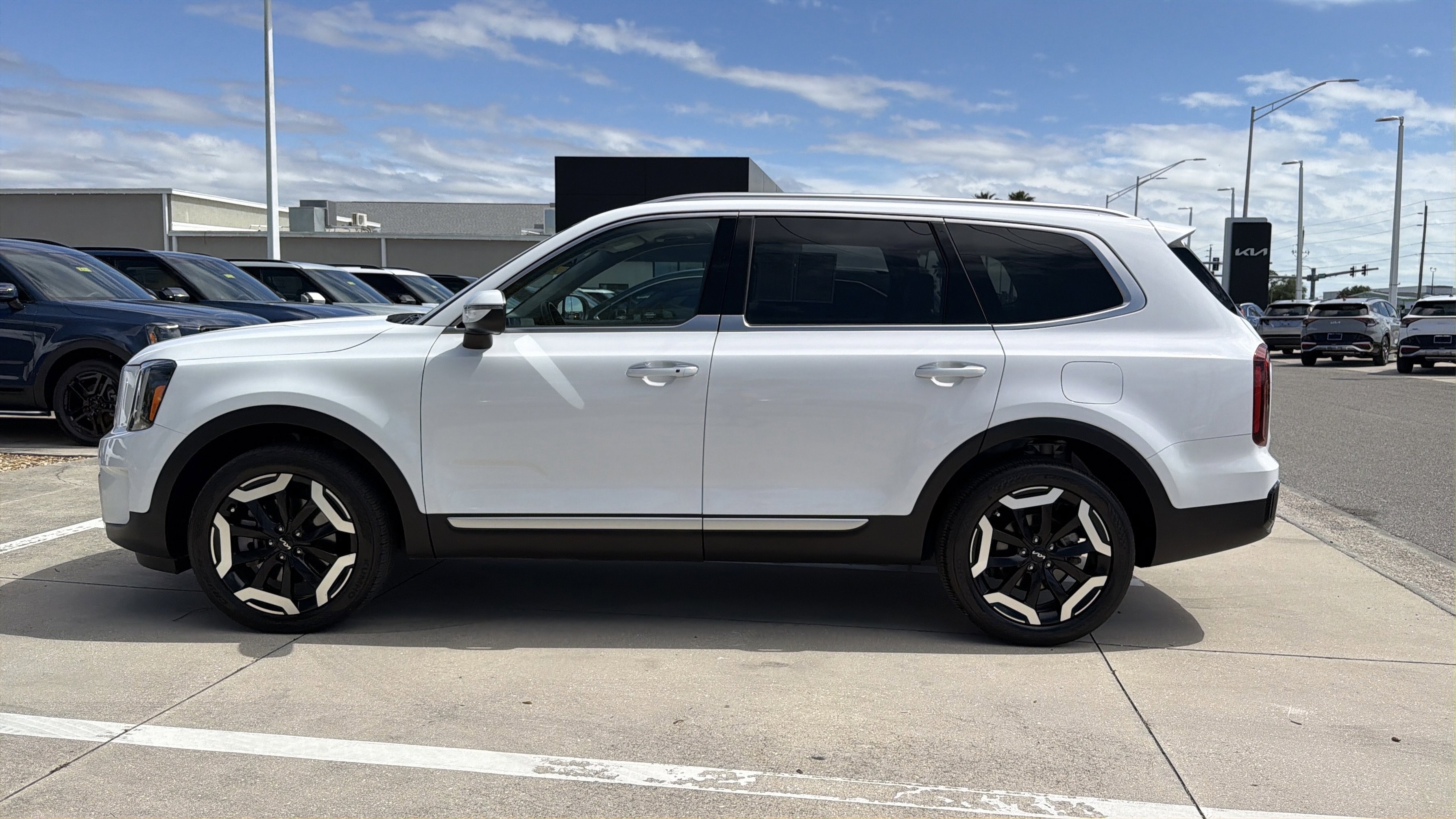 Certified 2023 Kia Telluride S image 7