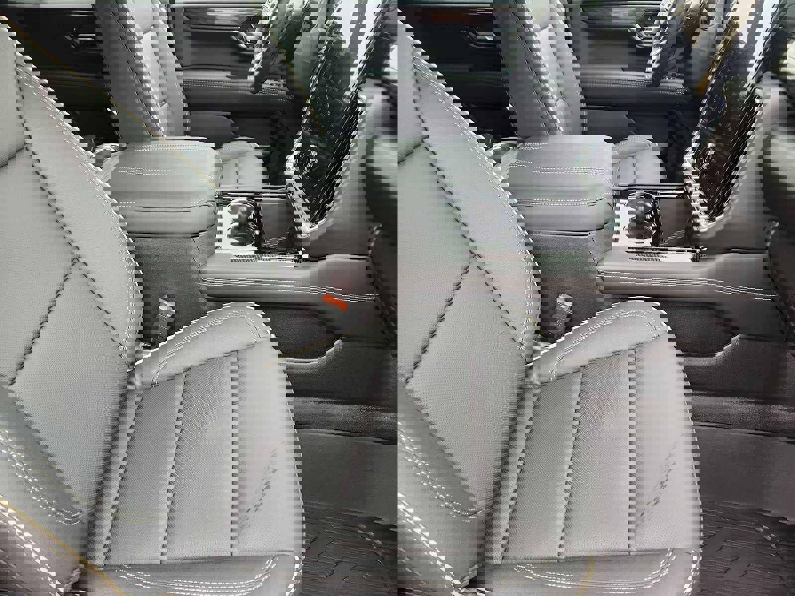 New 2026 GMC Yukon Elevation w/ LPO, Hit The Road Package image 15