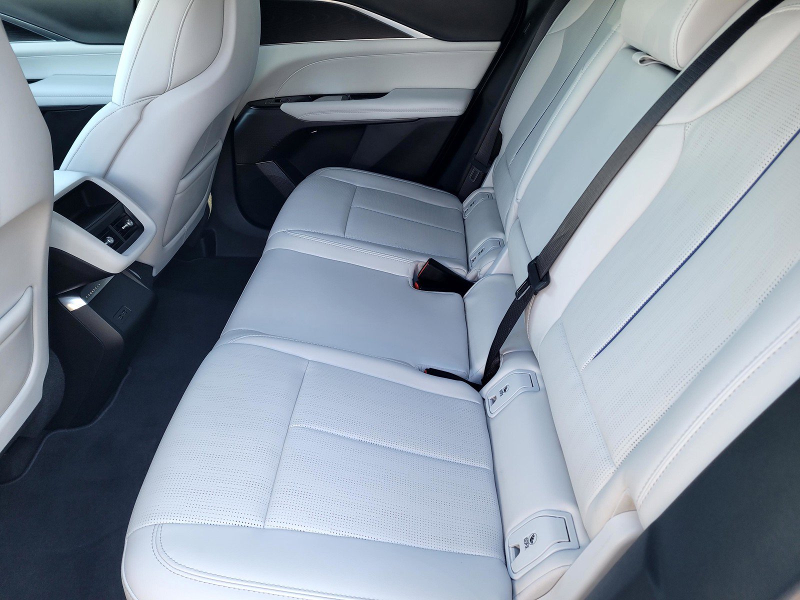 Certified 2025 Cadillac Lyriq Sport AWD/4WD image 12