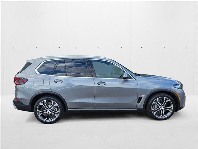 Used 2026 BMW X5 xDrive50e w/ Premium Package AWD/4WD image 4