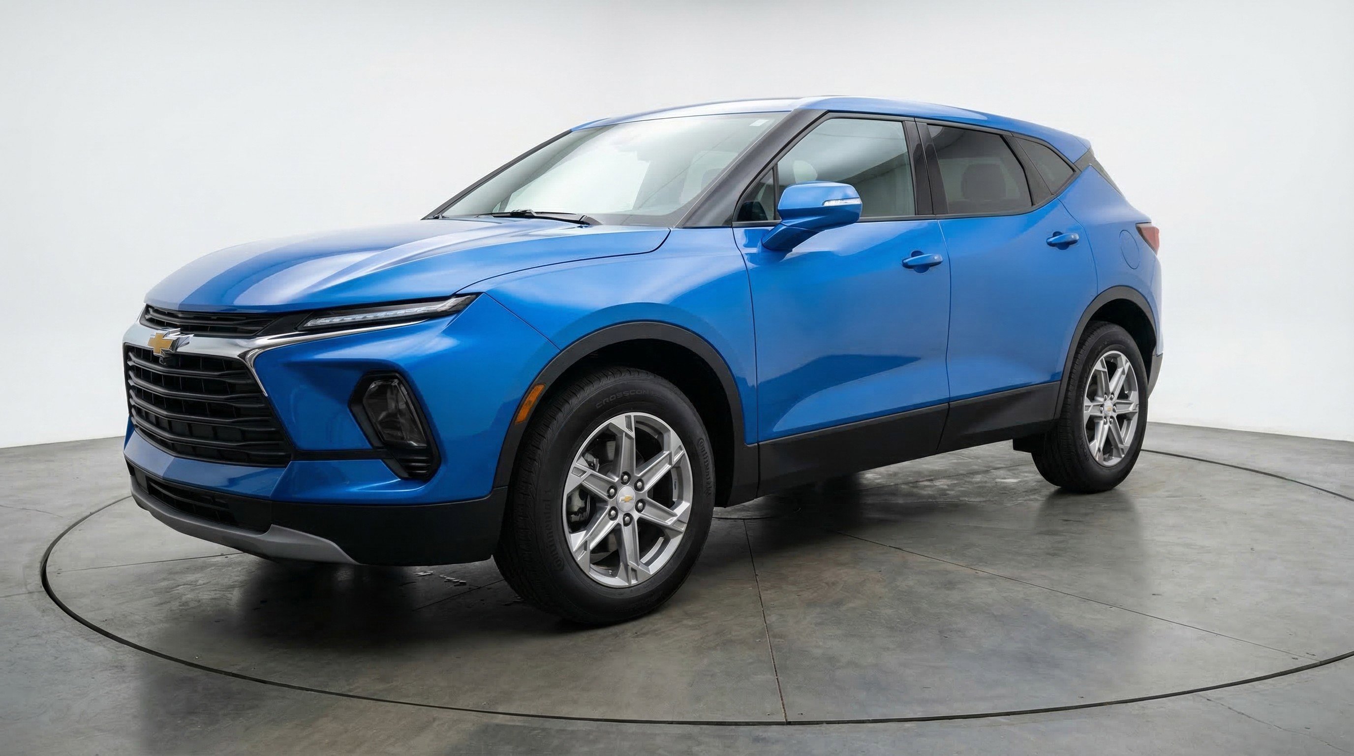 Used 2025 Chevrolet Blazer LT FWD image 3