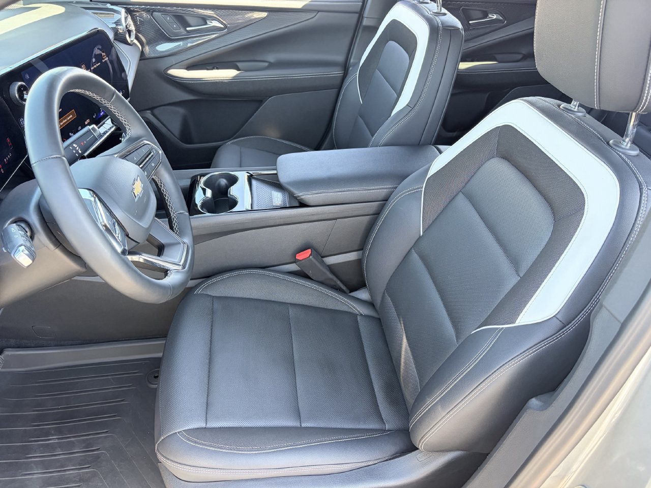 Used 2024 Chevrolet Blazer EV LT AWD/4WD image 19