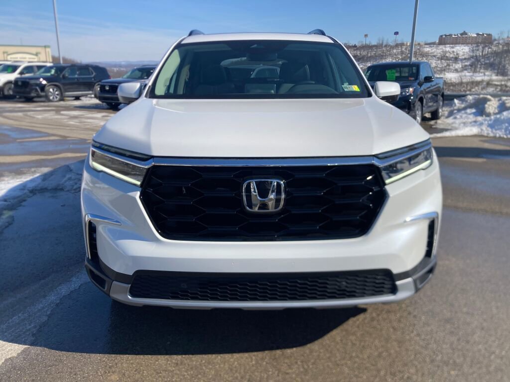 New 2025 Honda Pilot Touring image 2