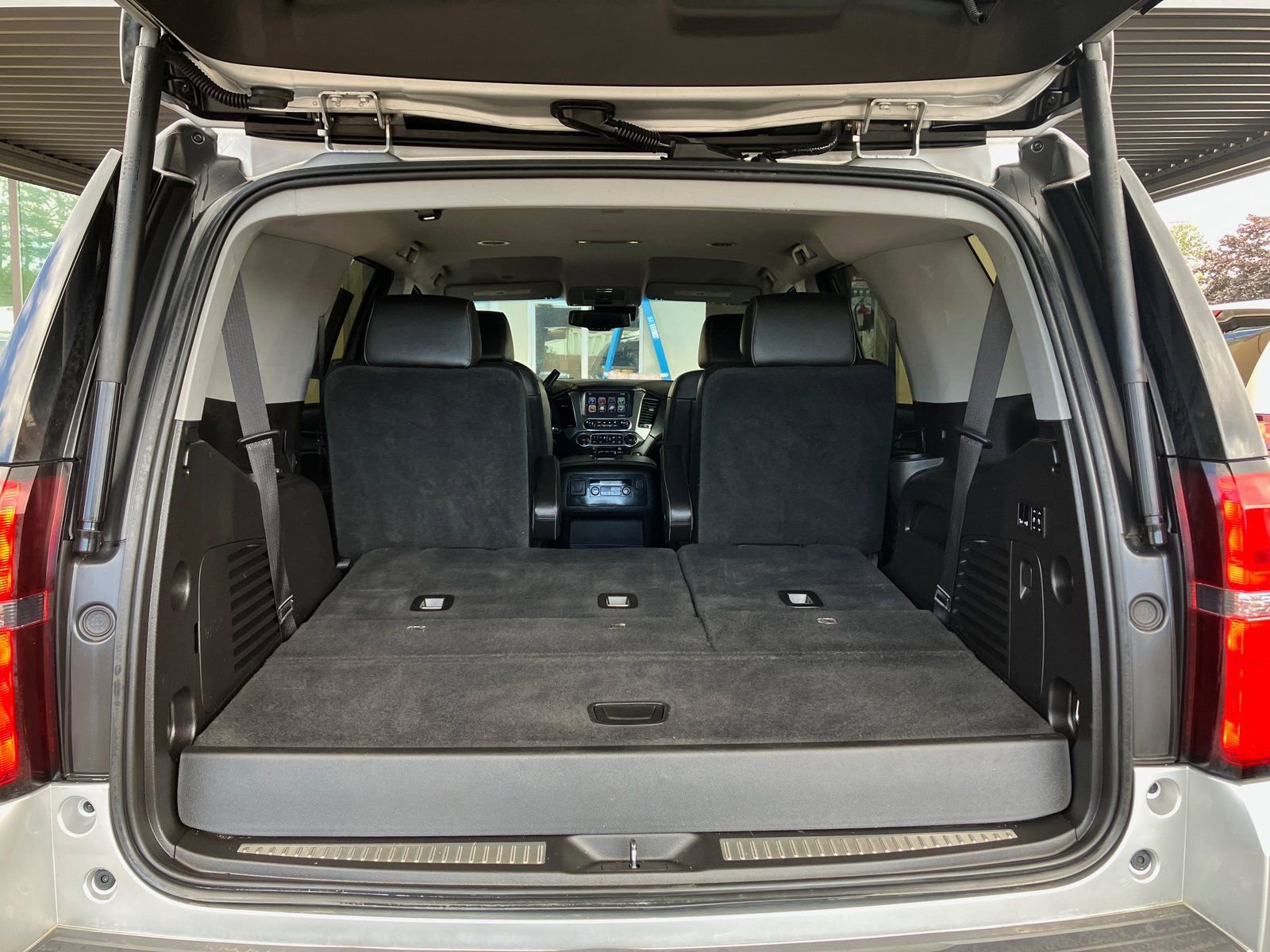 Used 2018 Chevrolet Tahoe Premier w/ RST 6.2L Performance Edition AWD/4WD image 19