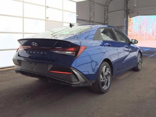 Used 2025 Hyundai Elantra Sport image 4