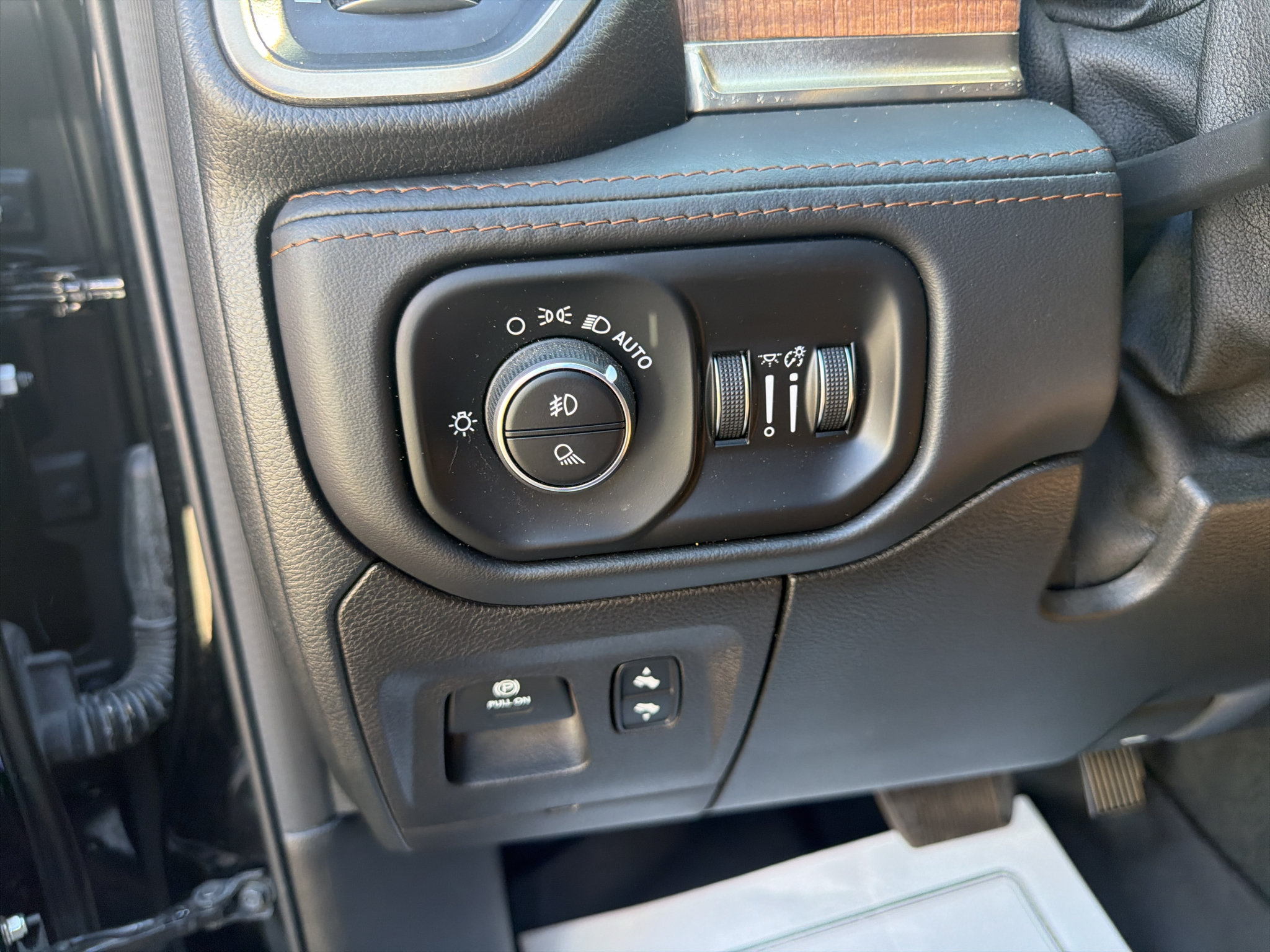 Used 2021 RAM 1500 Limited AWD/4WD image 13