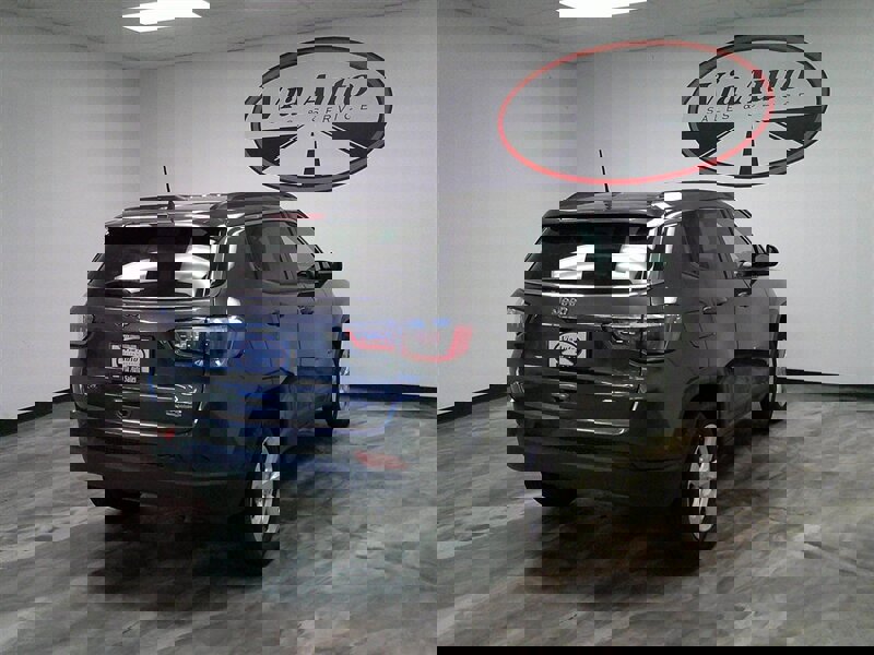 Used 2019 Jeep Compass Latitude image 9