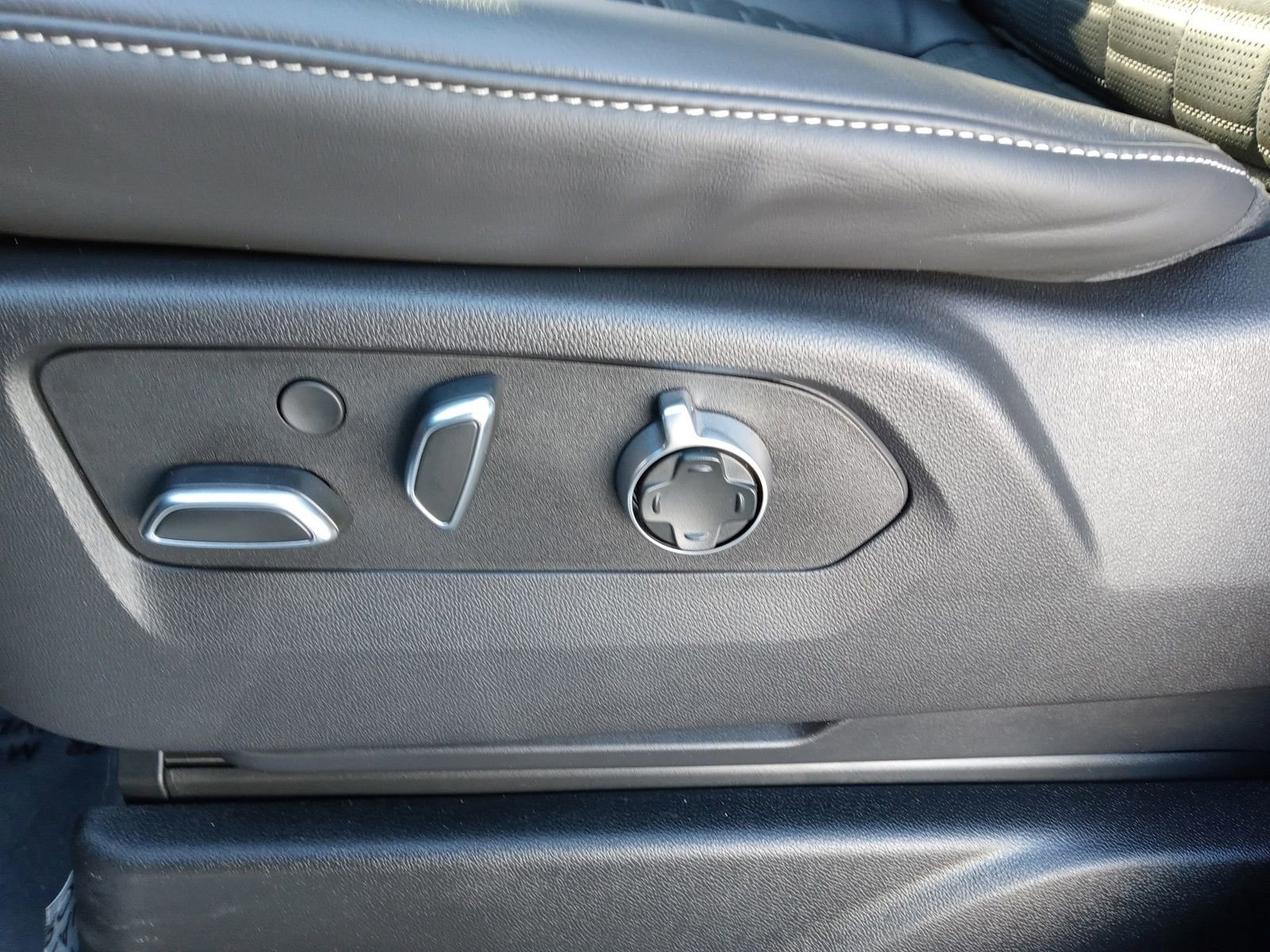 Used 2025 Cadillac Escalade Sport Platinum image 12