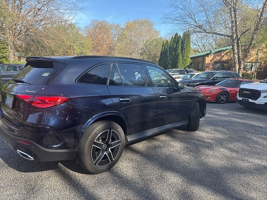 Used 2023 Mercedes-Benz GLC 300 4MATIC image 4