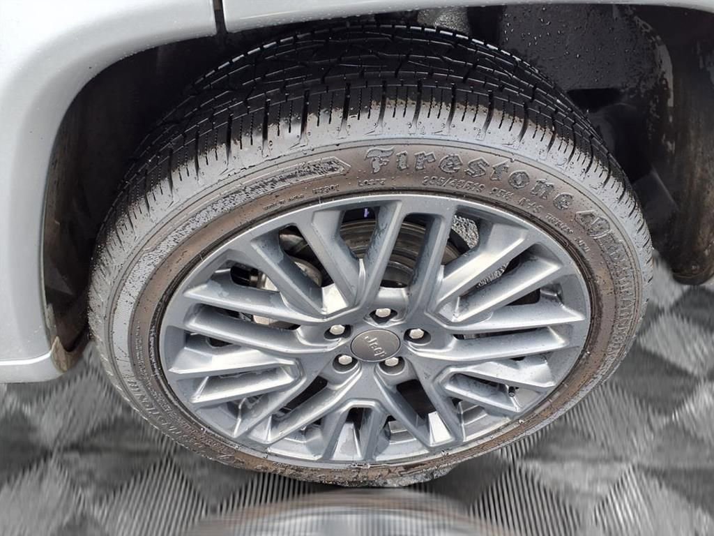 Used 2023 Jeep Compass Limited image 18