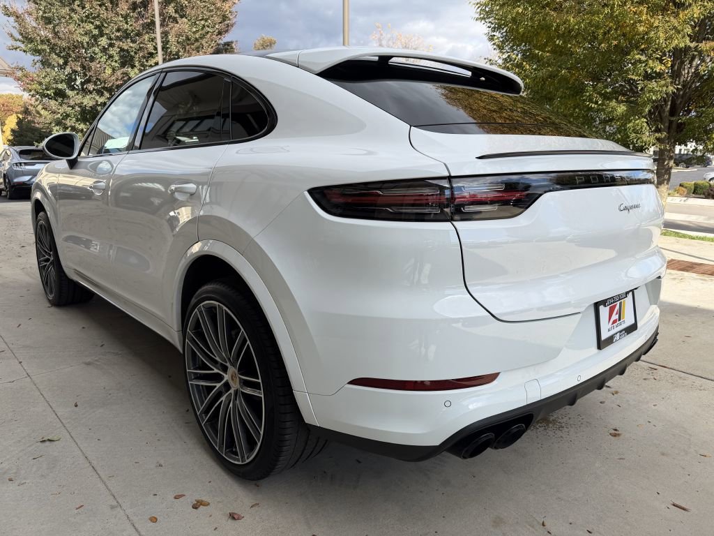 Used 2022 Porsche Cayenne Coupe image 5