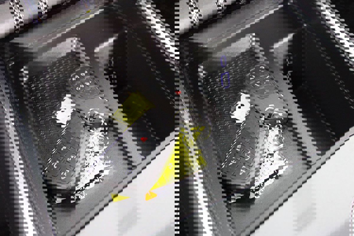 Used 2025 GMC Acadia Elevation image 25