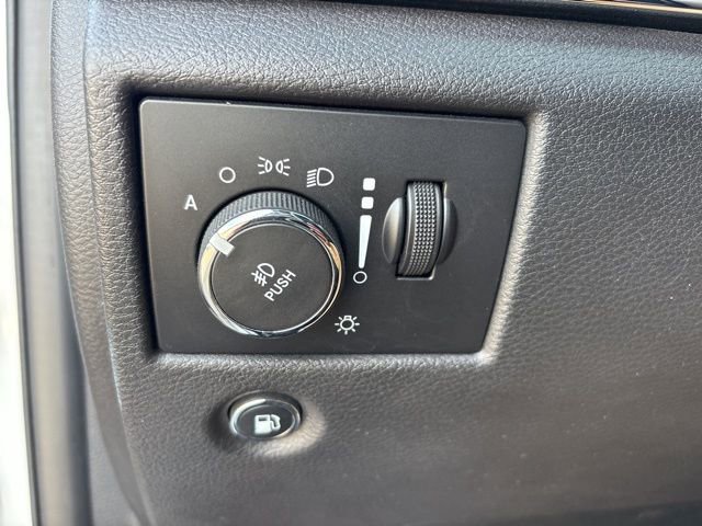 Used 2019 Jeep Grand Cherokee Limited image 23