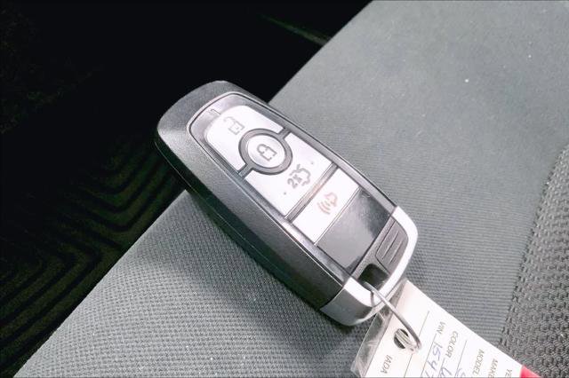 Used 2019 Ford Fusion SE FWD image 18