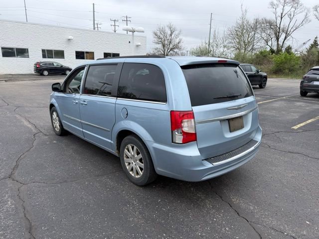 Used 2012 Chrysler Town & Country Touring w/ Entertainment Group #1 FWD image 2
