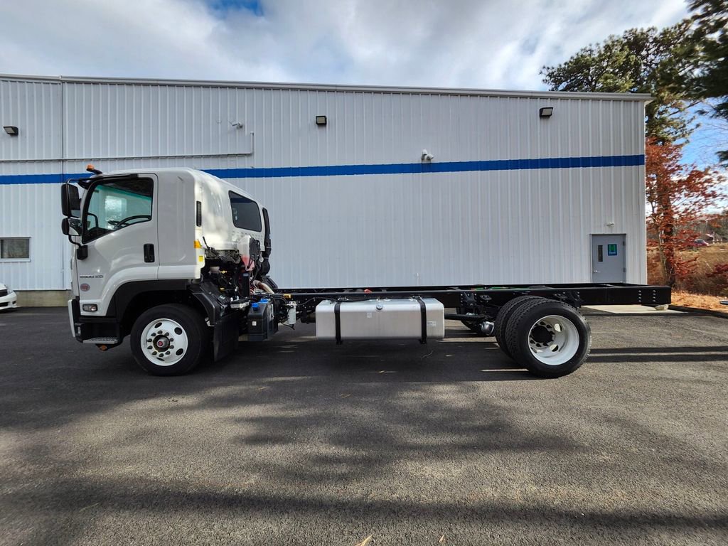 New 2026 Chevrolet Low Cab Forward 6500XD RWD image 2