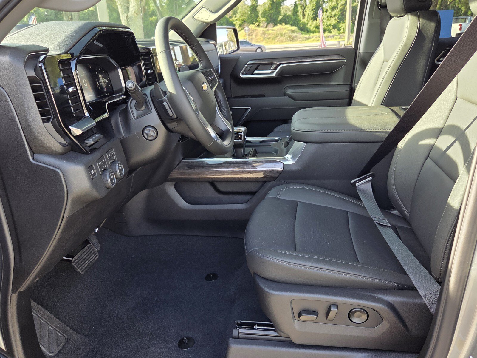 New 2026 Chevrolet Silverado 1500 LTZ w/ LTZ Premium Package AWD/4WD image 14
