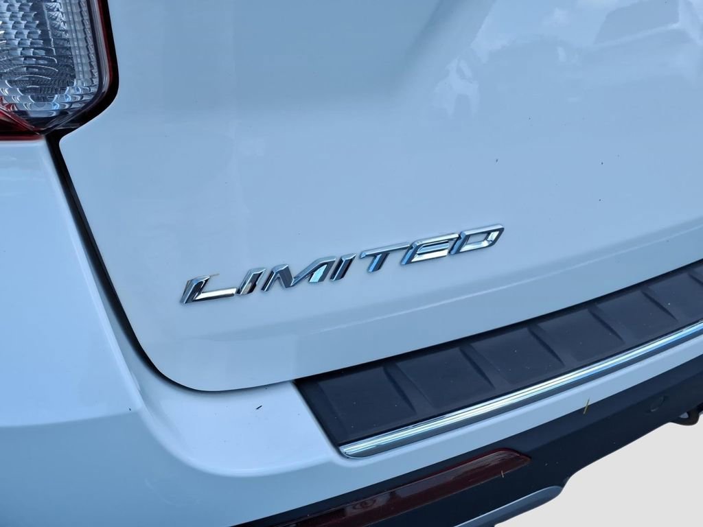 Used 2021 Ford Explorer Limited w/ Equipment Group 301A AWD/4WD image 9
