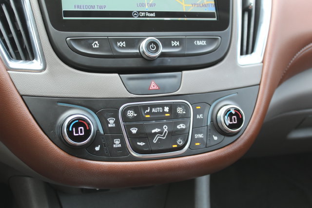 Used 2017 Chevrolet Malibu Hybrid w/ Leather Package FWD image 25