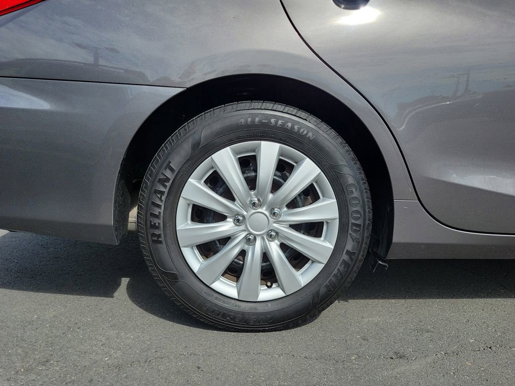 Used 2015 Toyota Camry LE FWD image 7