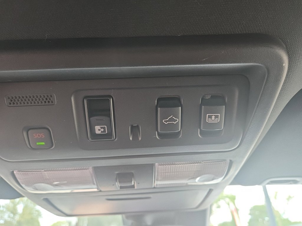 Used 2022 Nissan Titan PRO-4X w/ Pro-4x Convenience Package AWD/4WD image 39