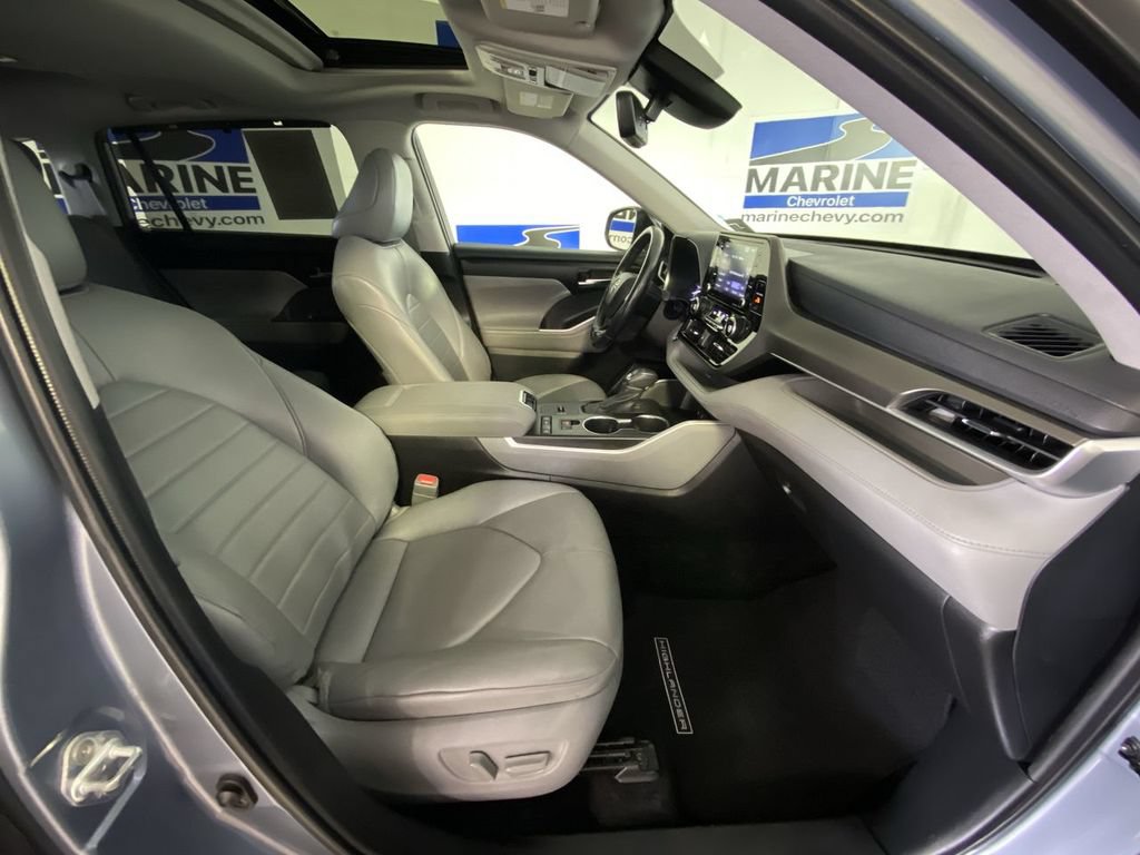 Used 2021 Toyota Highlander XLE FWD image 34