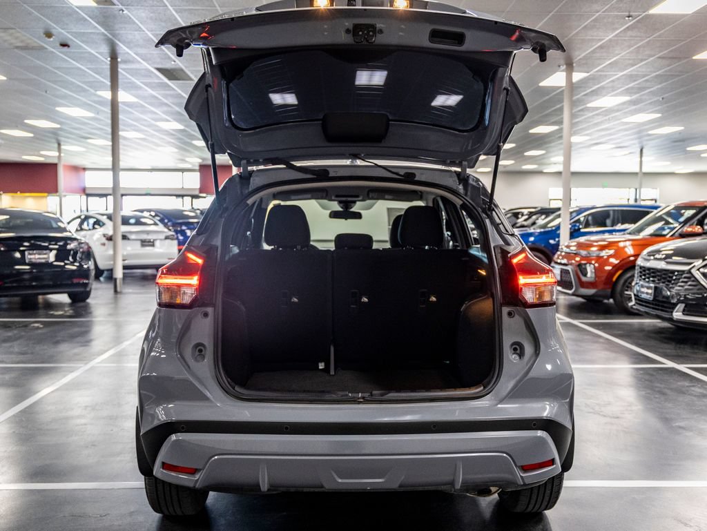 Used 2023 Nissan Kicks SR FWD image 27