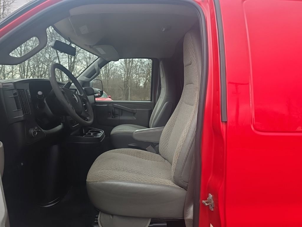Used 2020 GMC Savana 2500 Extended w/ Driver Convenience Package image 16