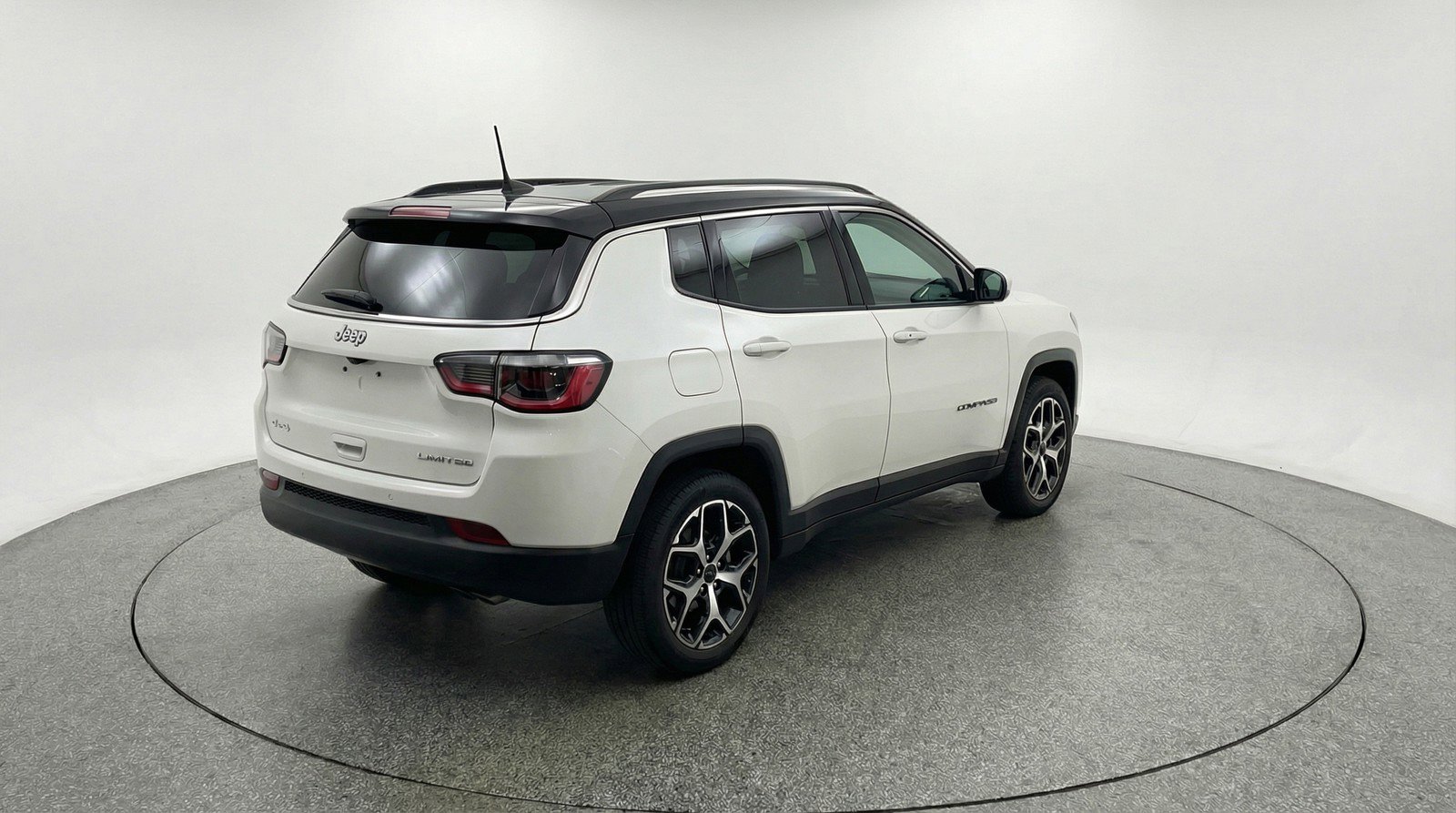 Used 2025 Jeep Compass Limited AWD/4WD image 9