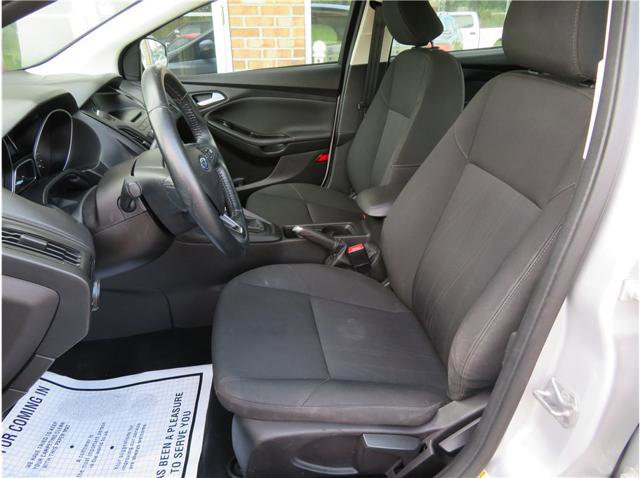 Used 2015 Ford Focus SE w/ SE Ecoboost Package image 3