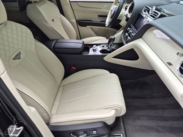 Used 2023 Bentley Bentayga AWD/4WD image 22