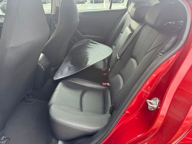Used 2018 MAZDA MAZDA3 Grand Touring w/ Premium Equipment Package FWD image 12