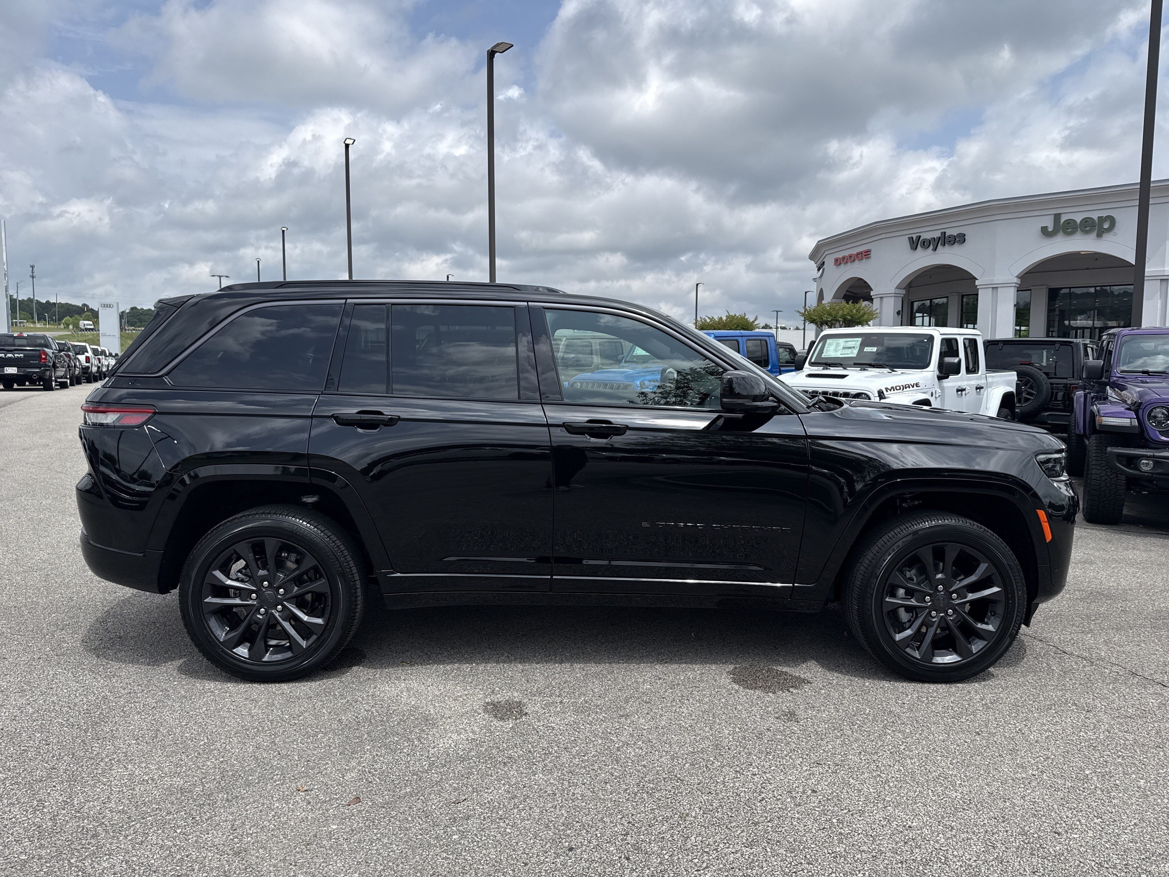 New 2026 Jeep Grand Cherokee Limited AWD/4WD image 8