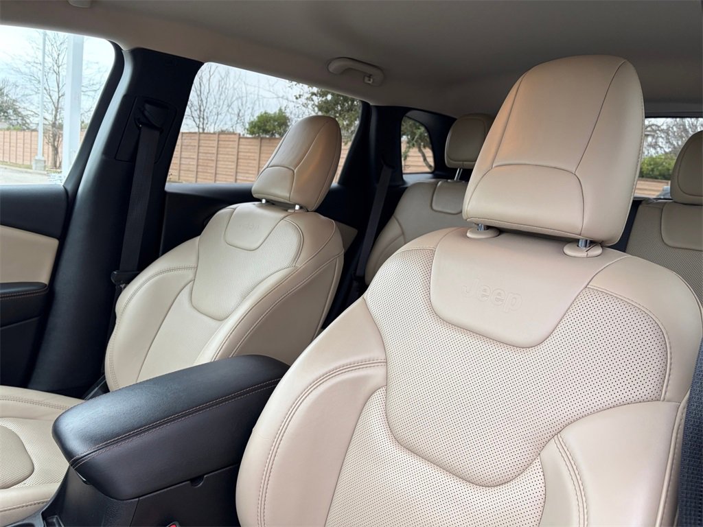 Used 2018 Jeep Cherokee Limited w/ Luxury Group image 8