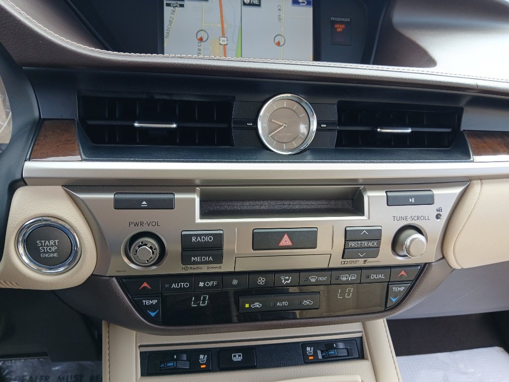Used 2016 Lexus ES 350 w/ Luxury Package w/Wood Trim FWD image 16