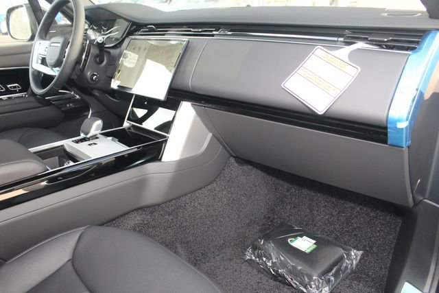 New 2026 Land Rover Range Rover Long Wheelbase SE image 24
