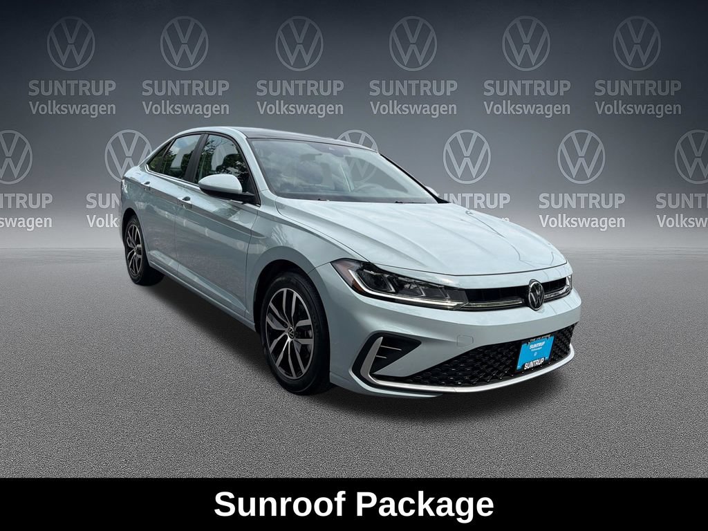 Used 2025 Volkswagen Jetta SE w/ Sunroof Package FWD image 9