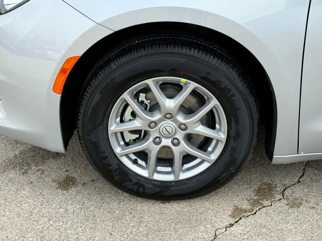 New 2026 Chrysler Voyager LX FWD image 13