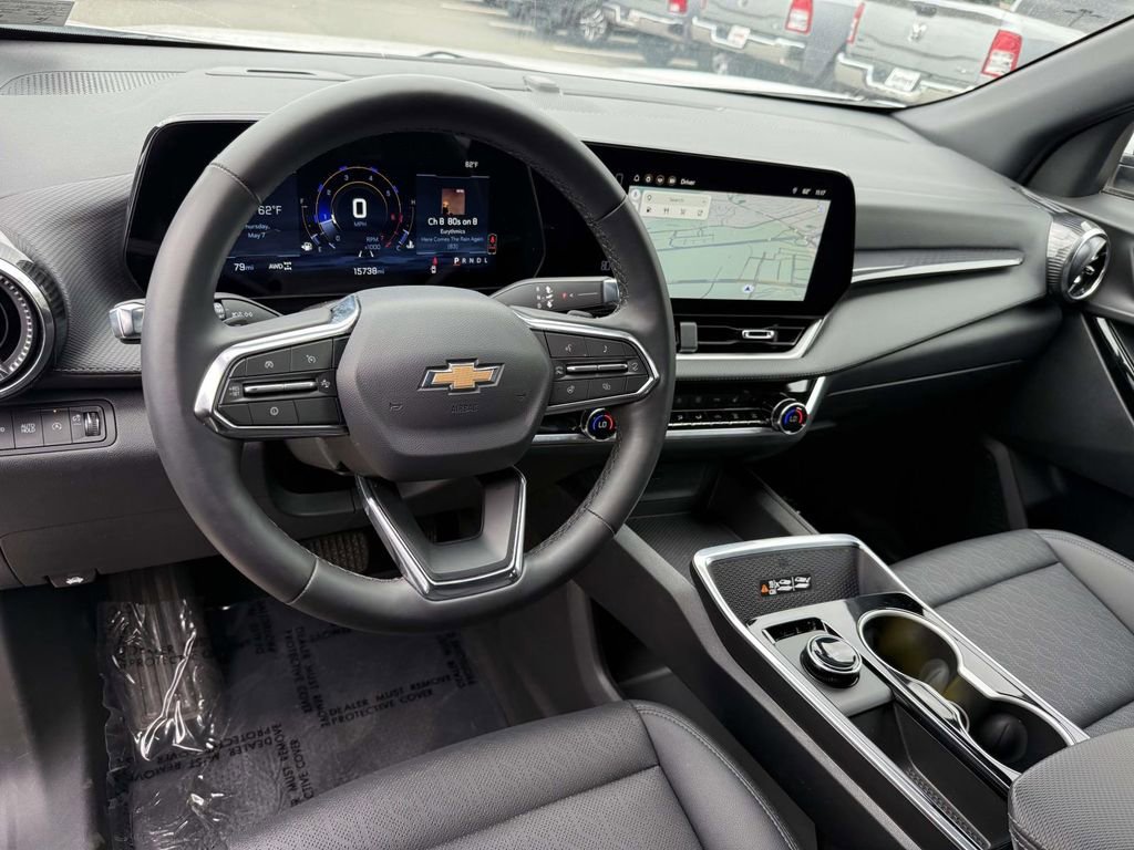 Used 2026 Chevrolet Equinox LT w/ Convenience Package II AWD/4WD image 2
