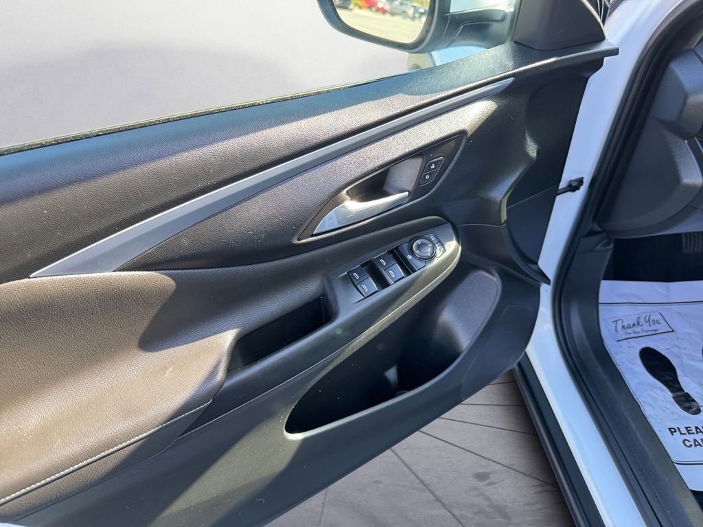 Used 2025 Buick Envista Preferred image 23